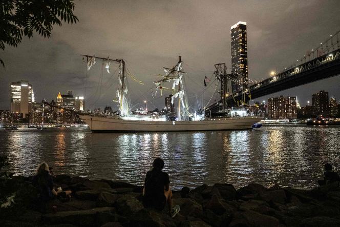 accident-bateau-pont-brooklyn-17.jpeg