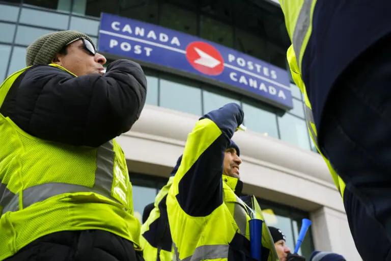 canada-post-postal-strike-68.jpeg