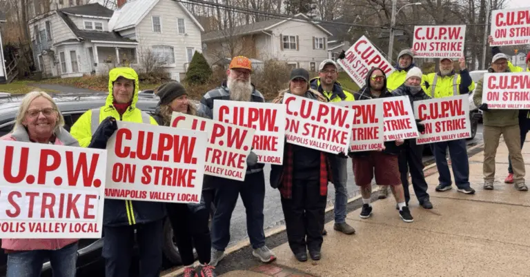 canada-post-postal-workers-union-strike-1.png