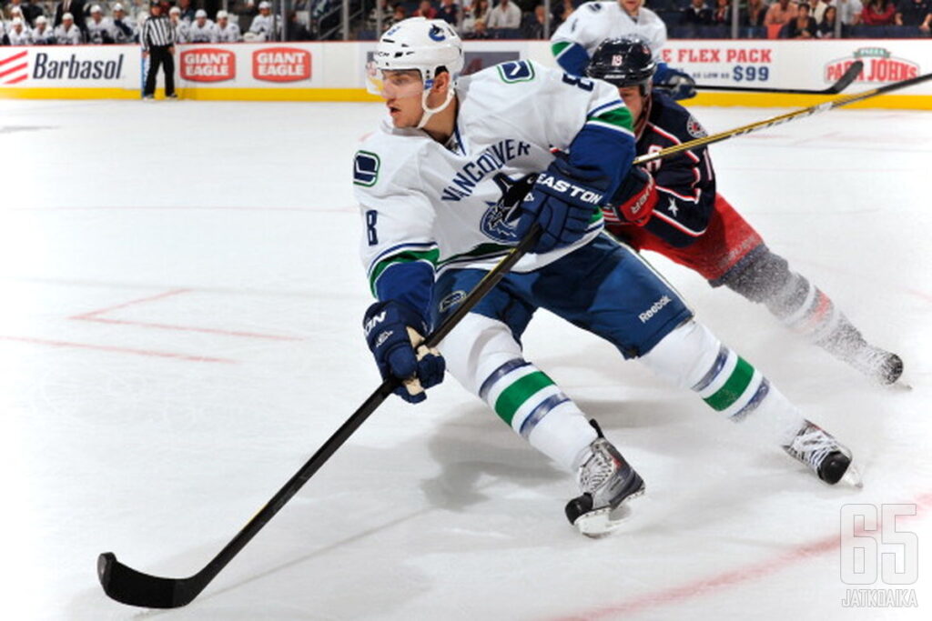 chris-tanev-129.jpeg