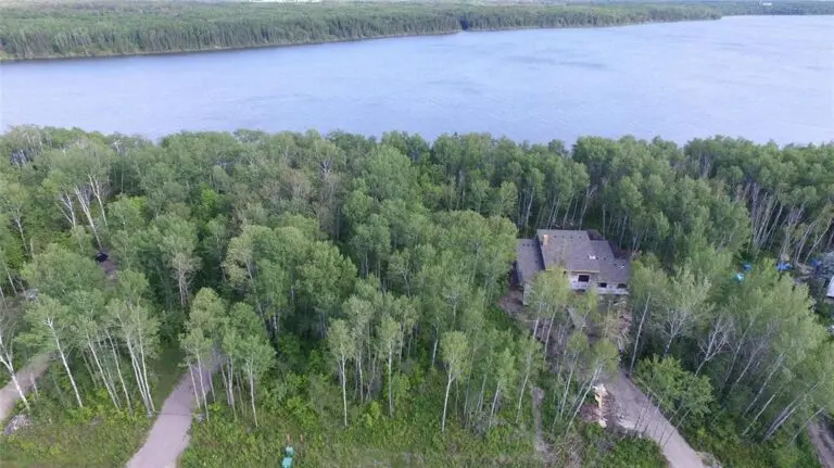 Exploring Lac du Bonnet: A Gem in Manitoba