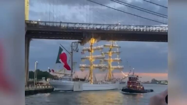 mexican-navy-ship-brooklyn-bridge-crash-1.jpeg