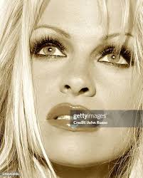 pamela-anderson-125.jpeg