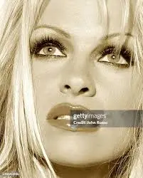pamela-anderson-125.jpeg