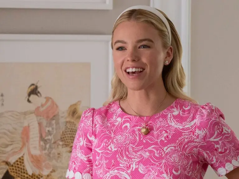 Exploring Simone’s Journey in Sirens on Netflix