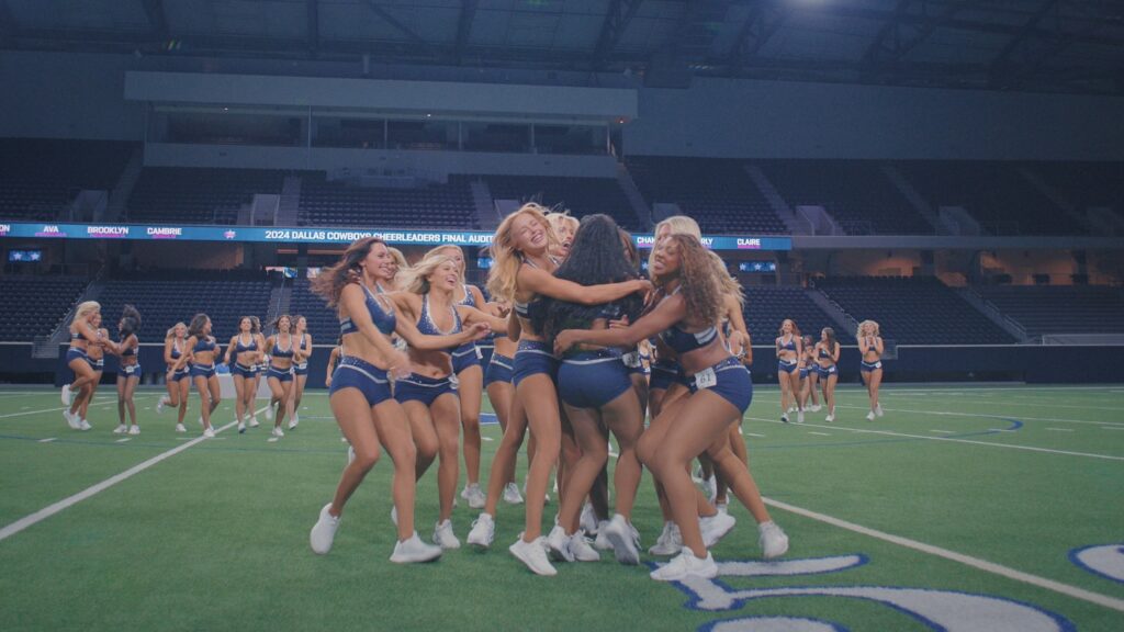 dallas-cowboys-cheerleaders-salary-152.jpeg