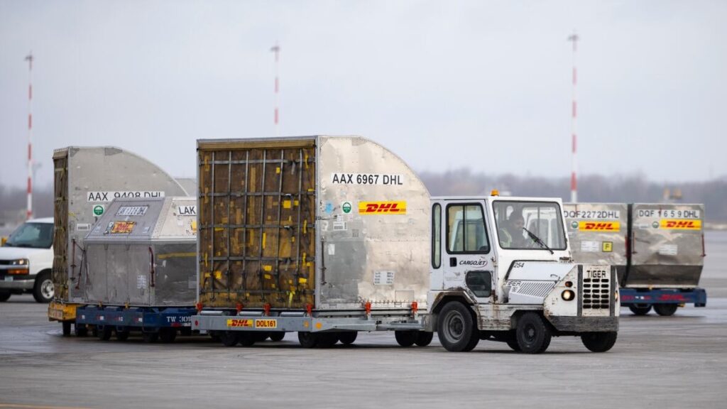 dhl-canada-workers-strike-7.jpeg