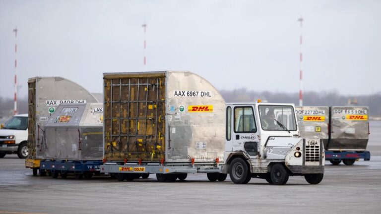 dhl-canada-workers-strike-7.jpeg