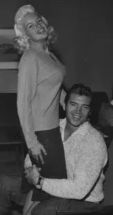 The Legacy of Jayne Mansfield: Hollywood’s Blonde Bombshell