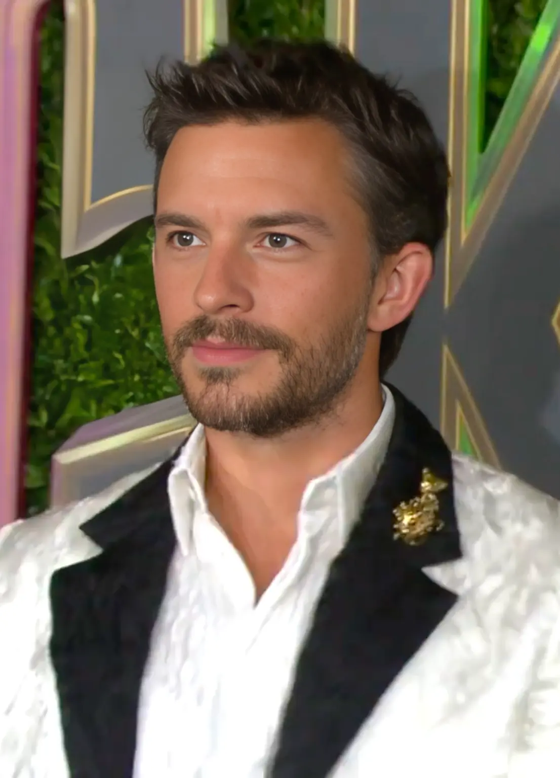 Jonathan Bailey: Renowned Actor Making Waves in Entertainment