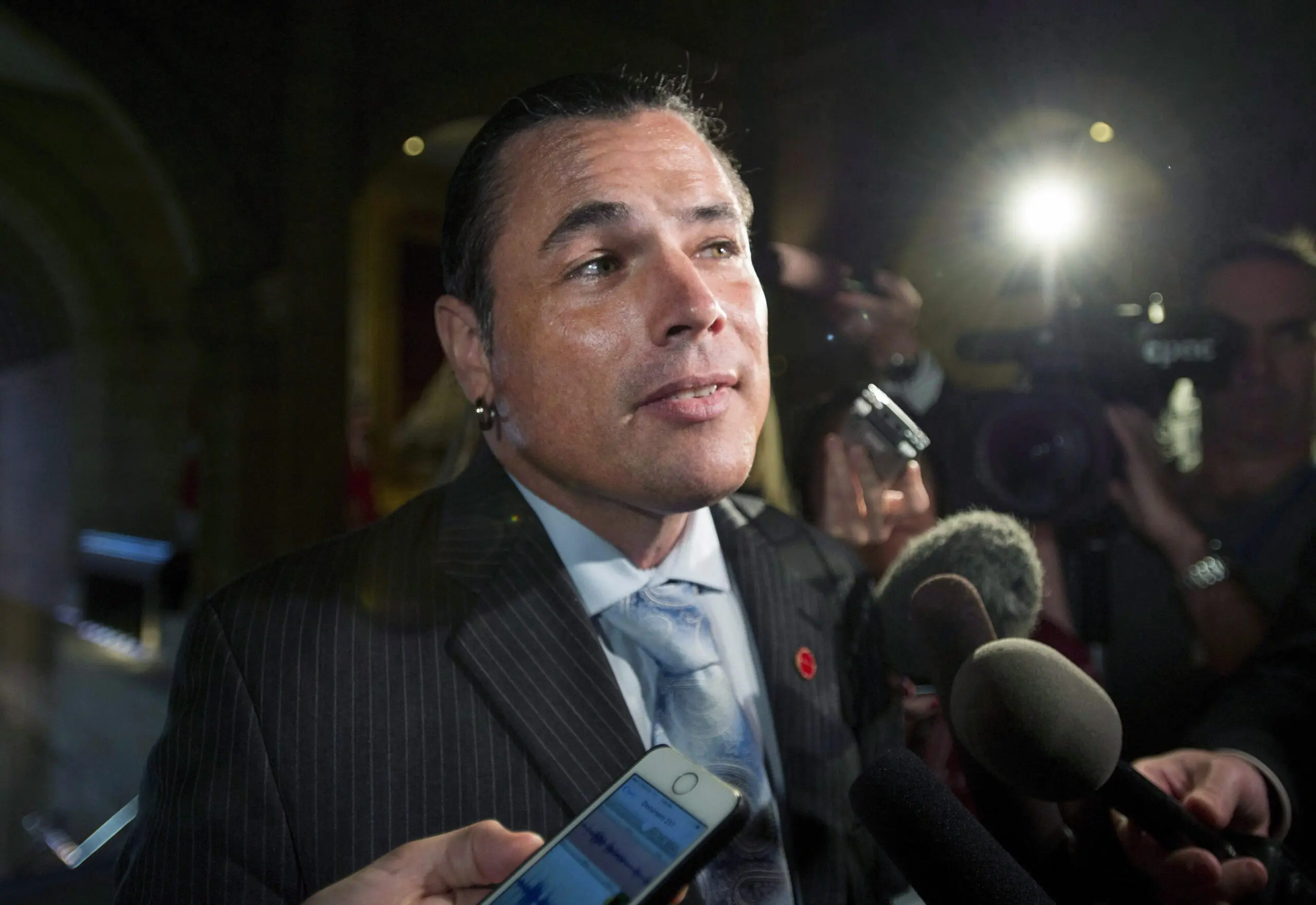 senator-patrick-brazeau-collapses-6.jpeg