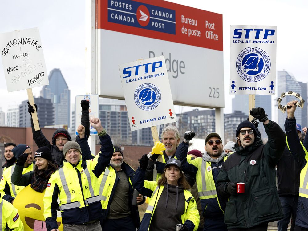 canada-post-workers-65.jpeg