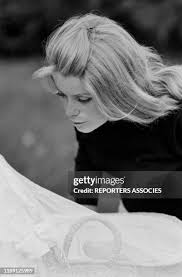 catherine-deneuve-137.jpeg