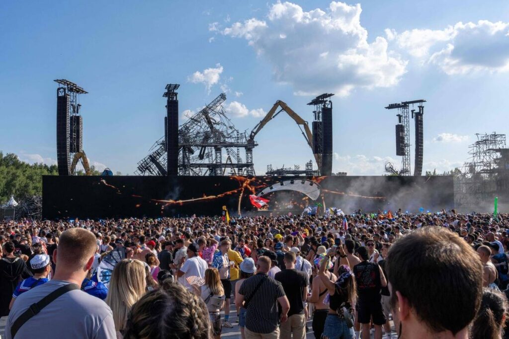 deces-canadienne-tomorrowland-80.jpeg