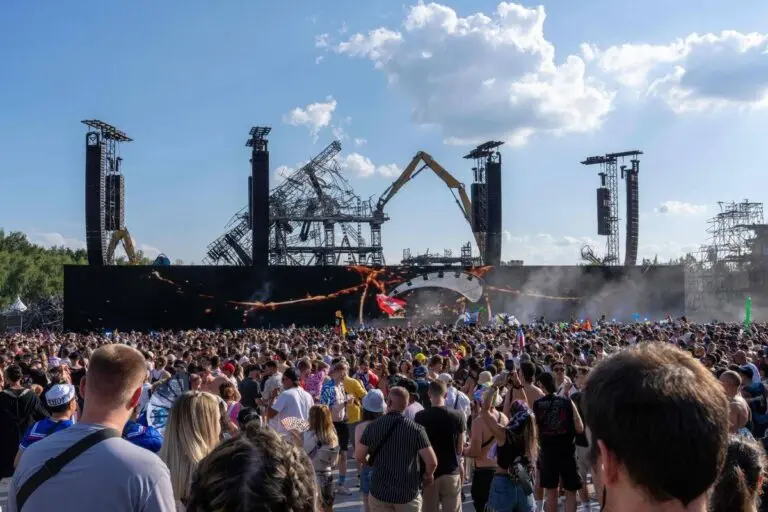 deces-canadienne-tomorrowland-80.jpeg