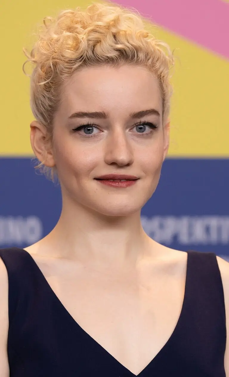 julia-garner-7.jpeg