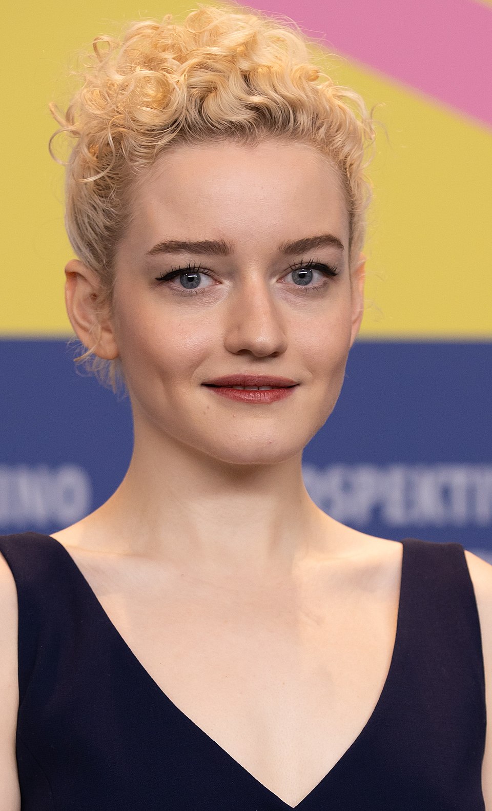 julia-garner-7.jpeg