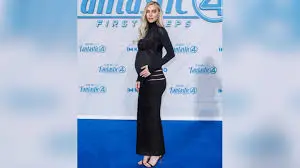 vanessa-kirby-43.jpeg