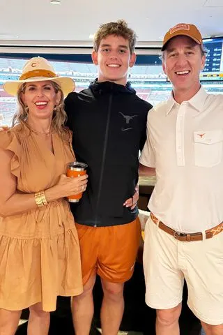 arch-manning-dad-138.webp
