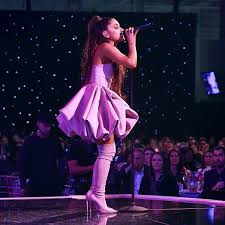 ariana-grande-tour-10.jpeg