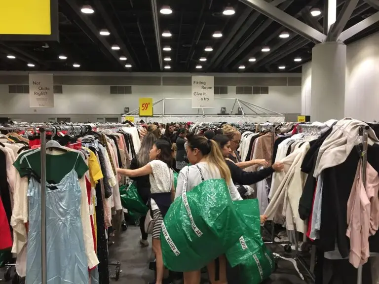 aritzia-warehouse-sale-3.jpeg