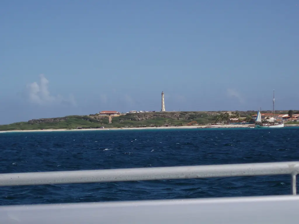 Exploring the Beauty and Charm of Aruba image 1