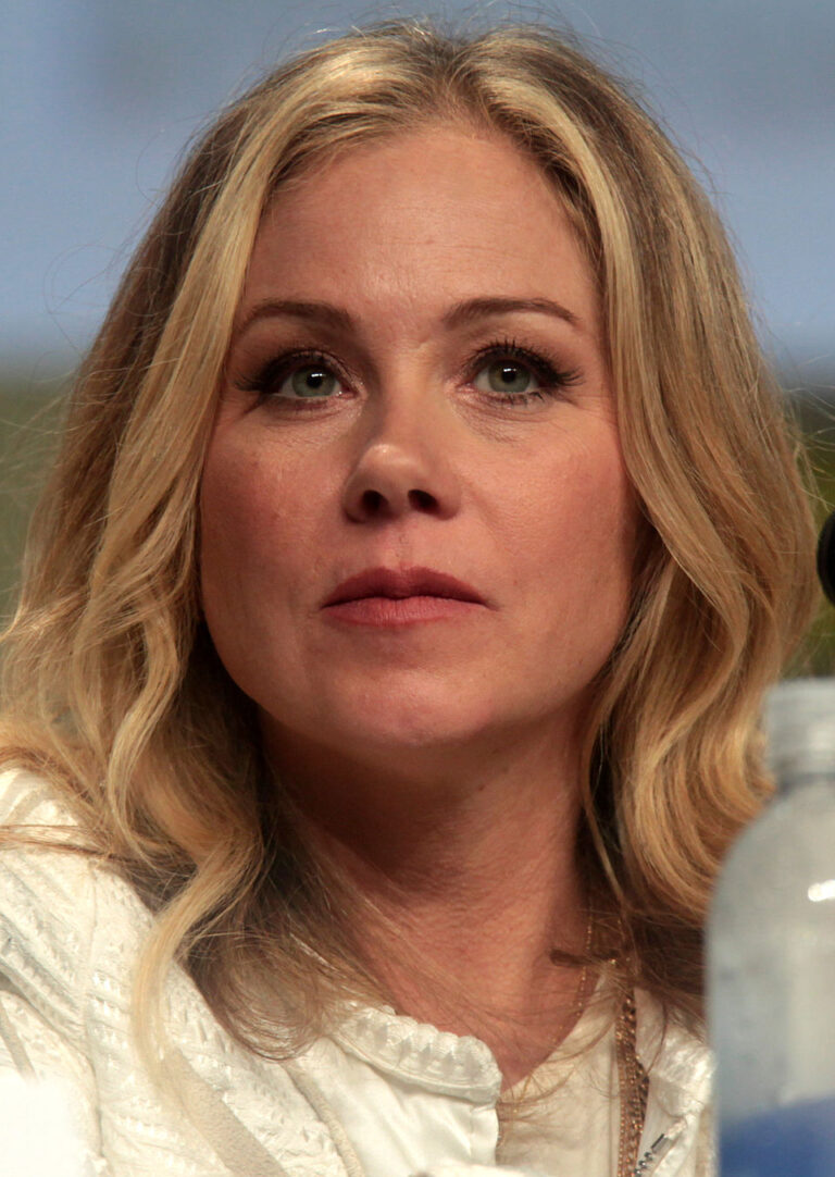 christina-applegate-26.jpeg