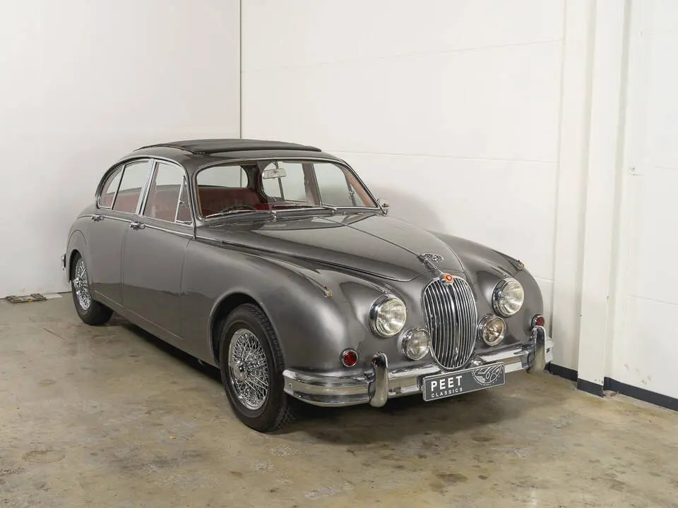 The Role of Jaguar Ads in Modern Automotive Marketing image 1