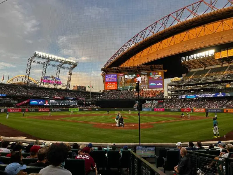 MLB Playoff Spotlight: Mariners vs Phillies