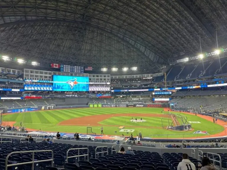 rogers-arena-128.jpeg