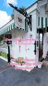 taylor-swift-store-112.jpeg
