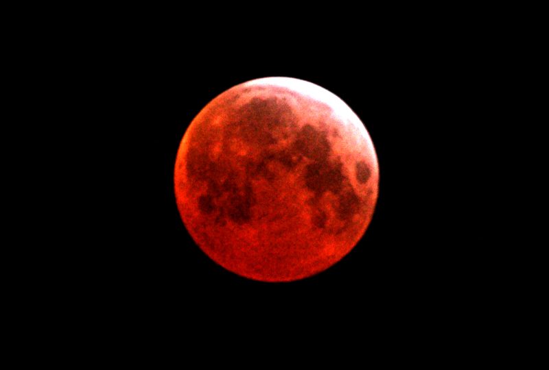 why-is-the-moon-red-tonight-105.jpeg