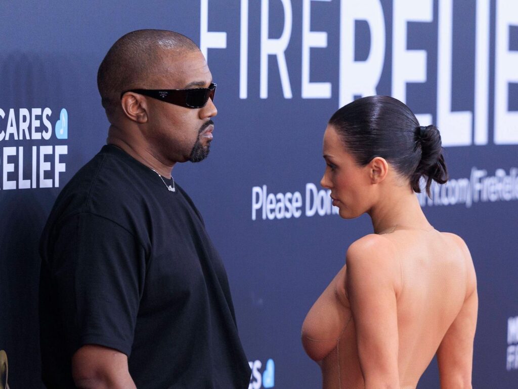 bianca-censori-59.jpg