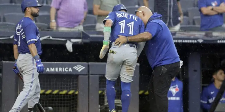 bo-bichette-injury-198.jpeg