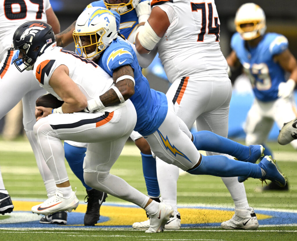 broncos-vs-chargers-61.jpeg