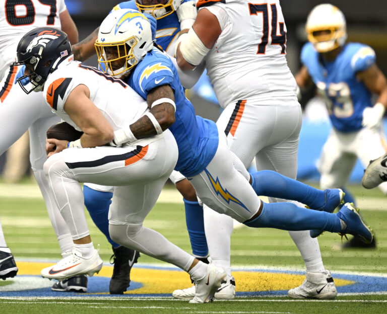 broncos-vs-chargers-61.jpeg