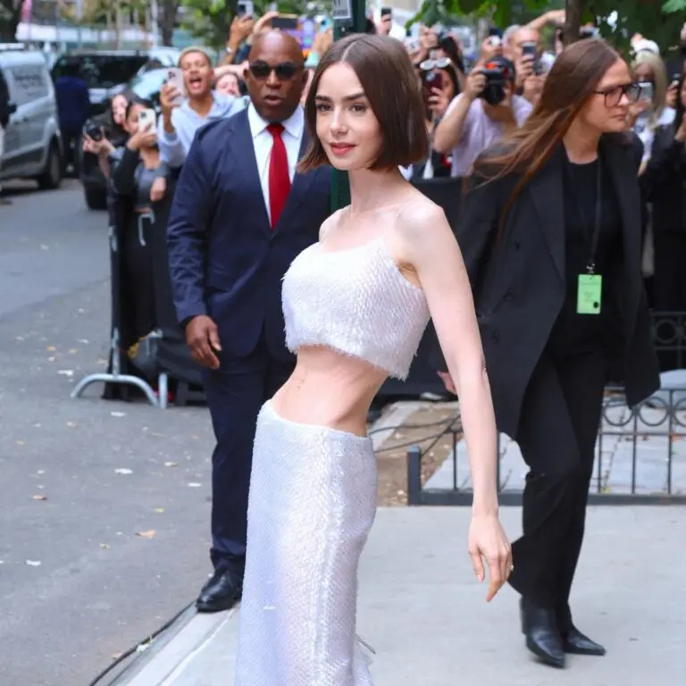 lily-collins-21.jpg