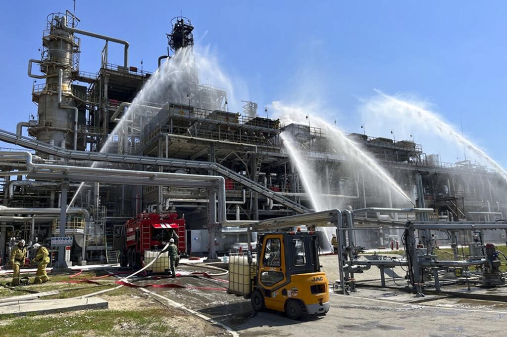 russian-oil-refinery-86.jpeg