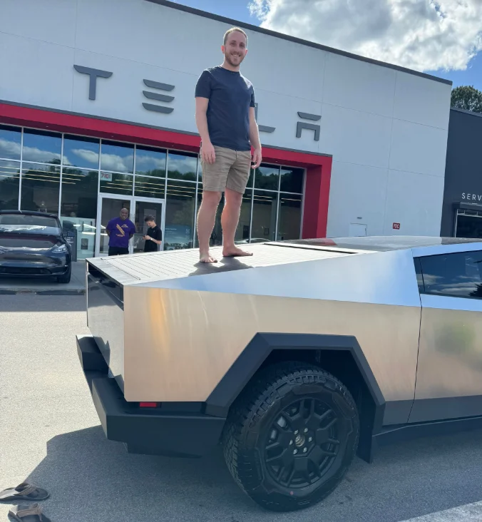tesla-cybertruck-plugged-in-long-time-2.webp