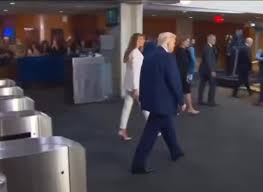 trump-escalator-176.jpeg