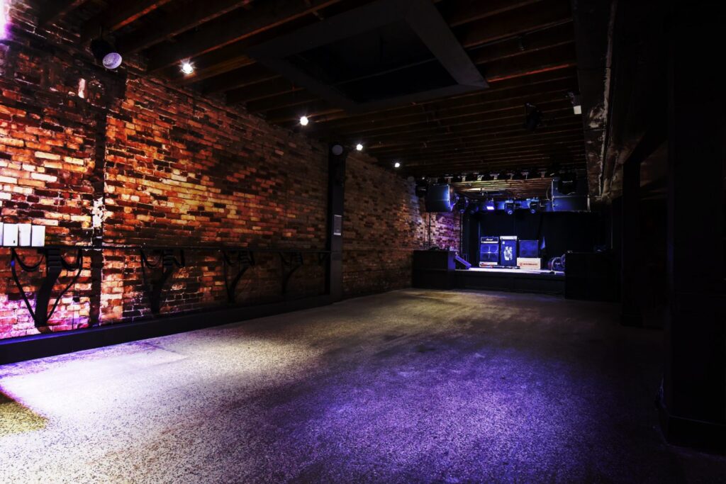 velvet-underground-toronto-150.jpeg