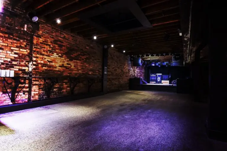 velvet-underground-toronto-150.jpeg