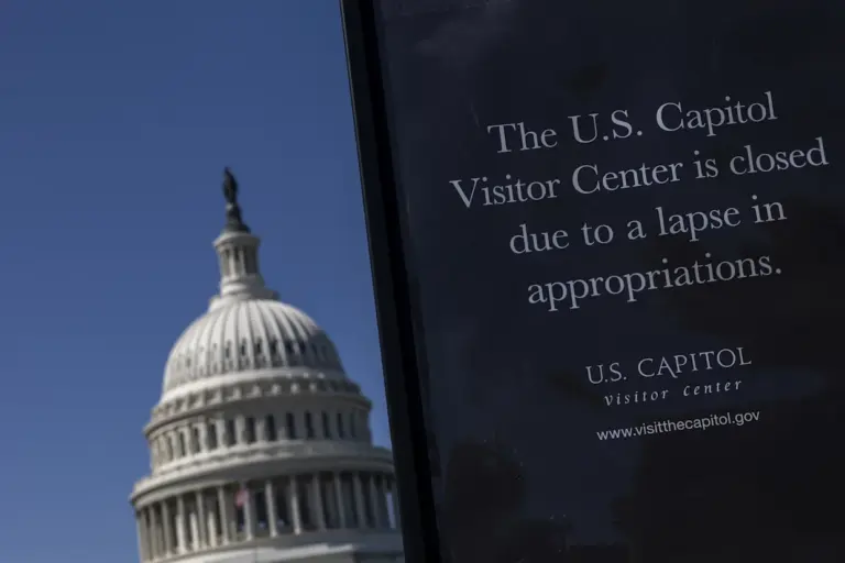 federal-government-shutdown-canada-11.webp
