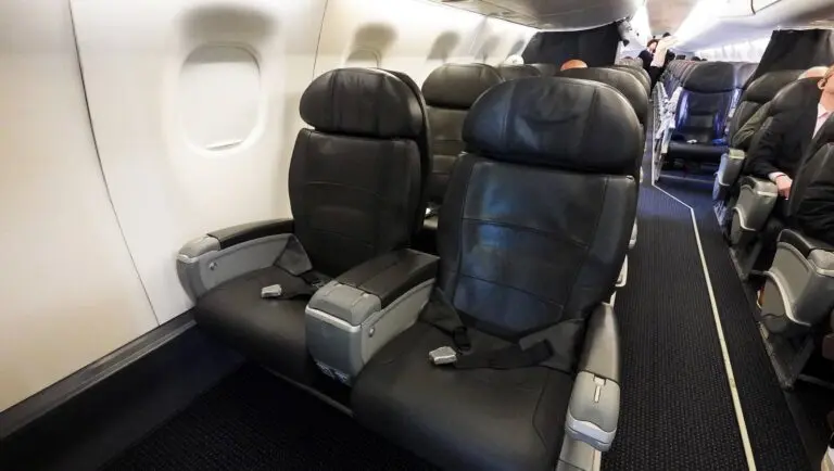 Everything You Need to Know About Flights to Toronto image 1