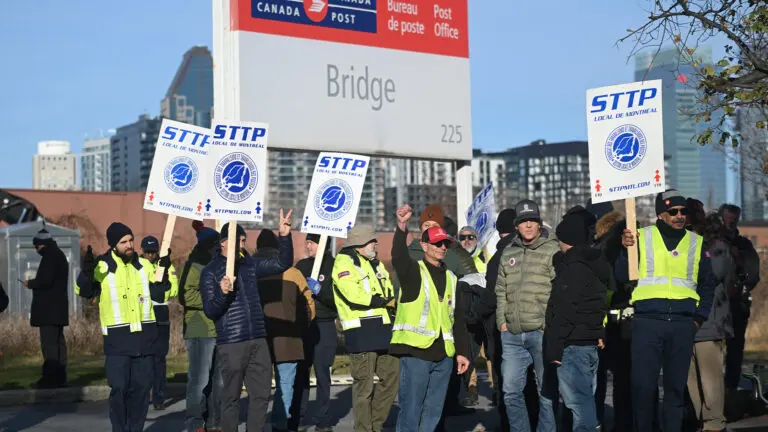 La Grève chez Postes Canada : Détails et Conséquences