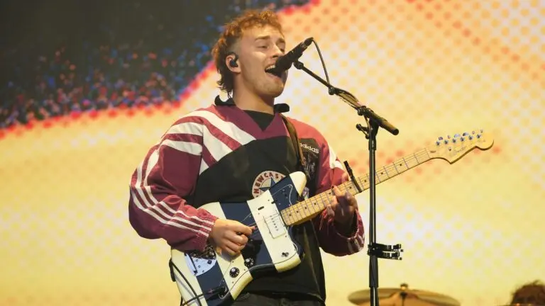 Sam Fender: The Rising Star of the Music Scene