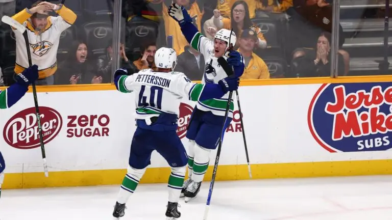 canucks-vs-predators-40.jpeg