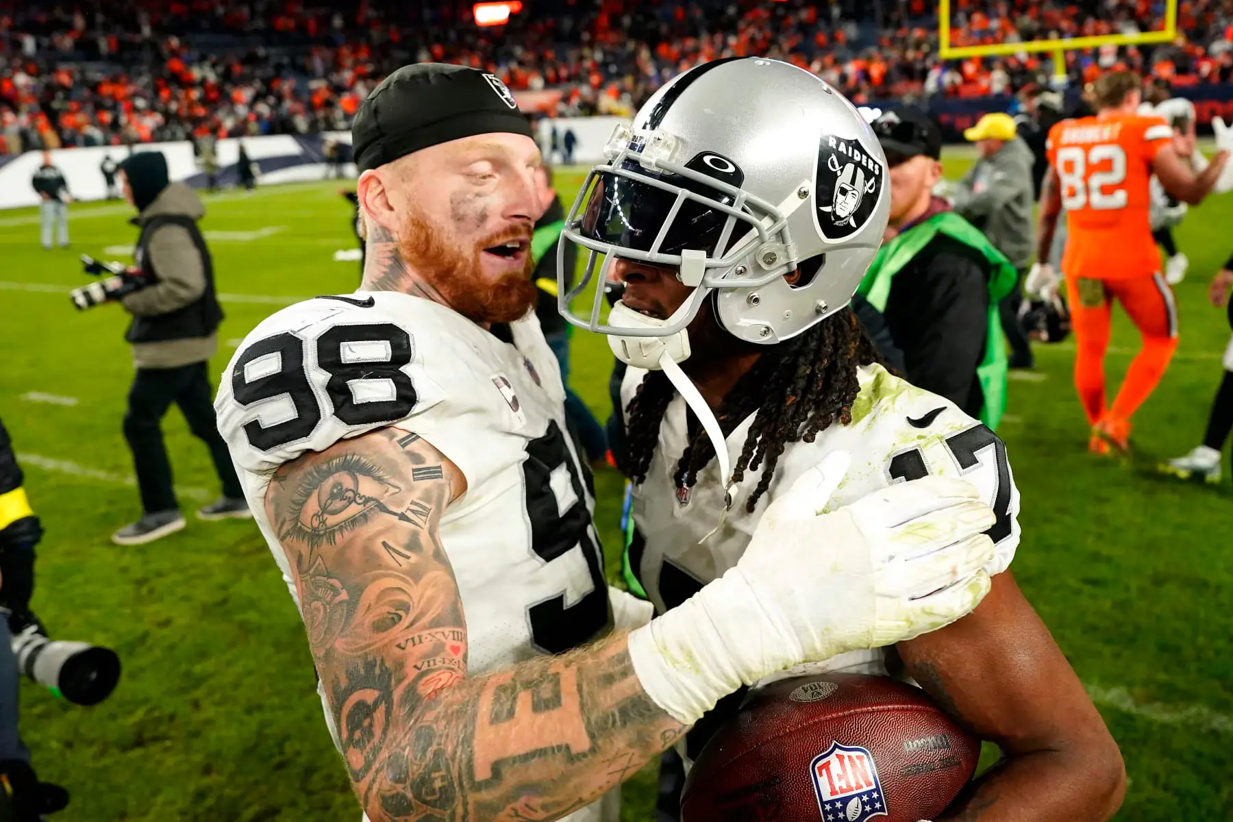 Broncos vs Raiders: A Historic NFL Showdown