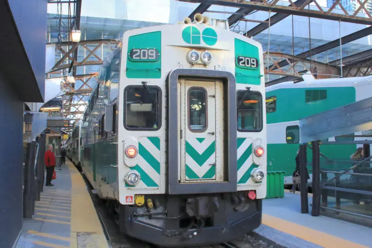 Understanding the GO Train and Its Role in Ontario’s Transit
