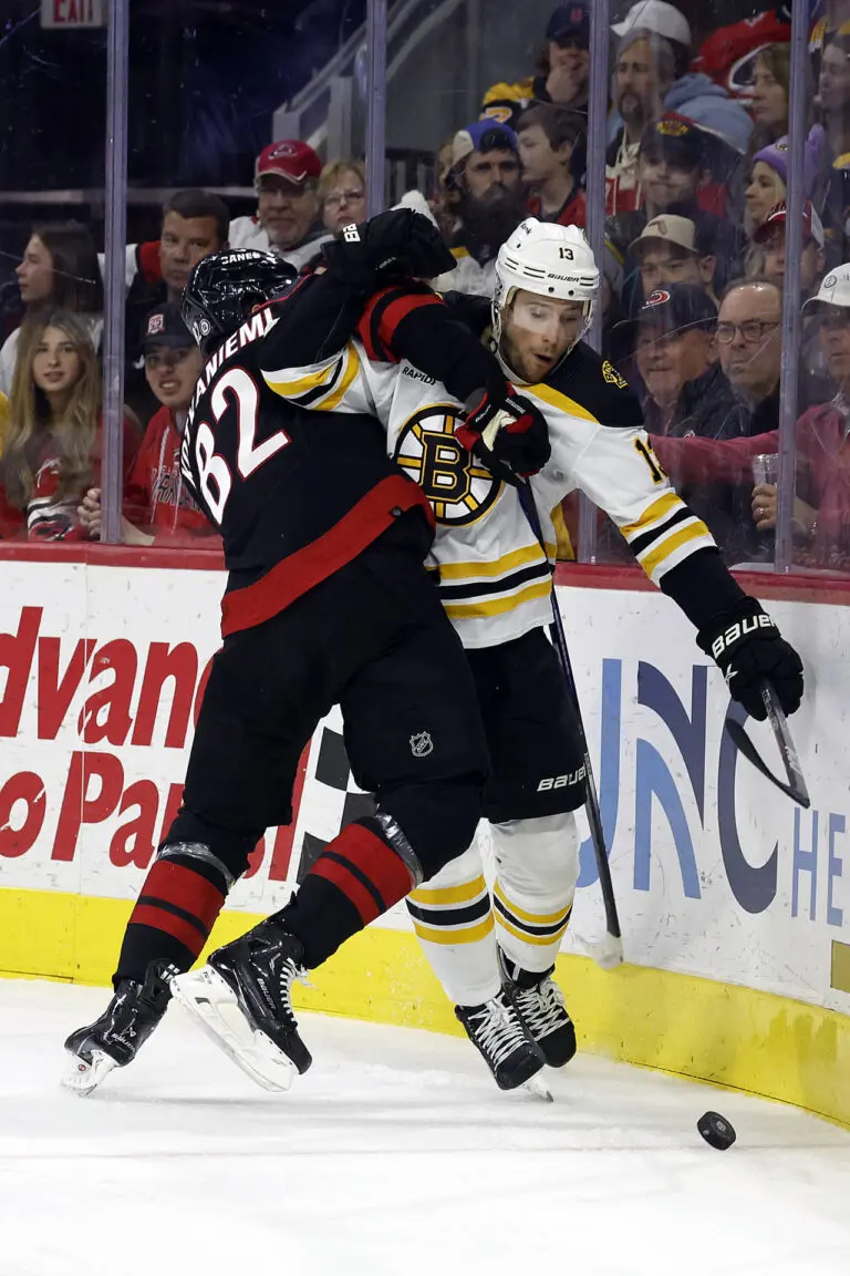hurricanes-vs-bruins-120.jpeg